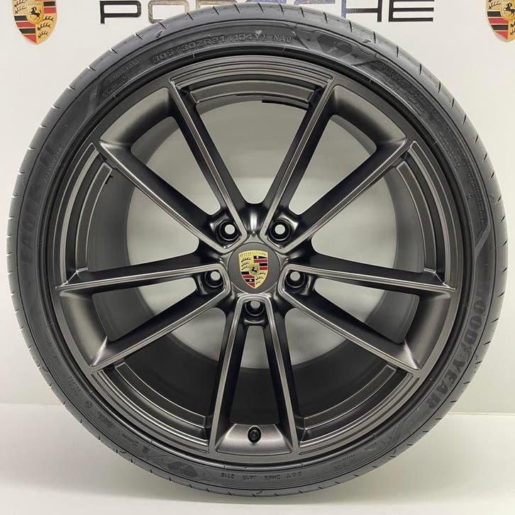 Porsche 992 20/21inch Classic Titanium met banden, Autos : Pièces & Accessoires, Pneus & Jantes, Enlèvement