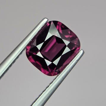 1 pcs Roze, Paars Spinel - 2.26 ct - nternational Colored, Nieuw