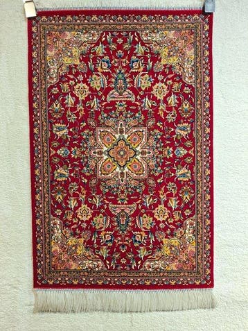 Rijk rood luxe zijden tapijt met briljante glans / Klein, Nieuw
