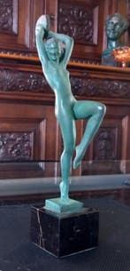 Raymonde Guerbe - Max Le Verrier - sculptuur, Tamboerijn