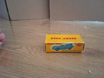 Dinky Toys 1:43 - Voiture miniature - Jaguar Type D - dans