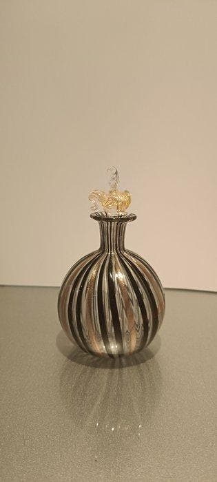 Flacon de parfum - Travail à cannes, filigrane et modelage à