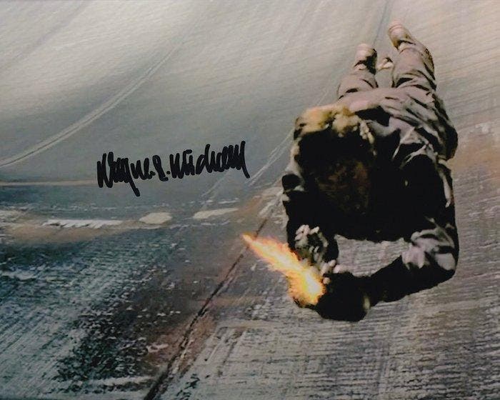 James Bond 007: GoldenEye - Signed by Wayne Michaels (007, Verzamelen, Film en Tv