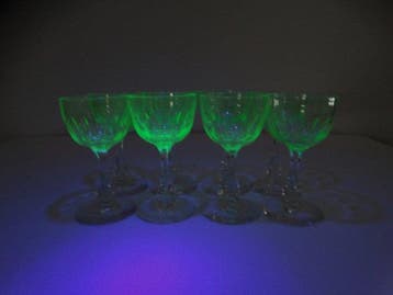 Drinkservies (8) - Glas, Uranium glass - Uranium glazen