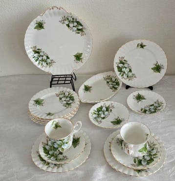Royal Albert - Koffie- en theeservies (17) - Trillium -