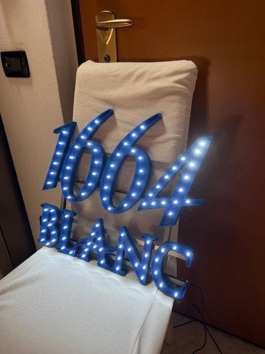 Verlichte uithangbord 1664 Blanc bier - Lichtbord - Hout,, Antiek en Kunst, Antiek | Wandborden en Tegels