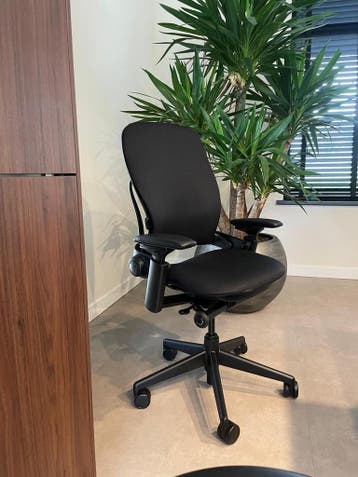 Leap V2 bureaustoel - Merk Steelcase - 5 Jaar Garantie!, Verzenden, Zwart, Zo goed als nieuw, Bureaustoel