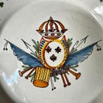 Nevers - Schotel - Aardewerk - Decor met vlaggen