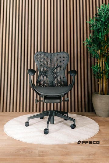 Herman Miller Mirra 2 Graphite - Refurbished - Als Nieuw, Verzenden, Zo goed als nieuw, Zwart, Bureaustoel