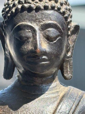 Shakyamuni Boeddha zittend in meditatie (dhyana-mudra), -