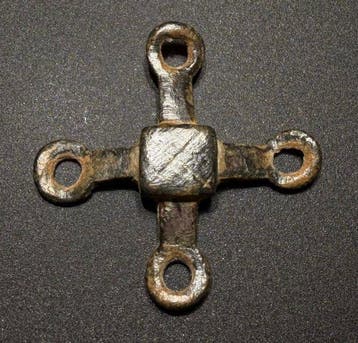 Middeleeuwen, kruisvaardersperiode Brons Kruis bekroond met, Antiek en Kunst
