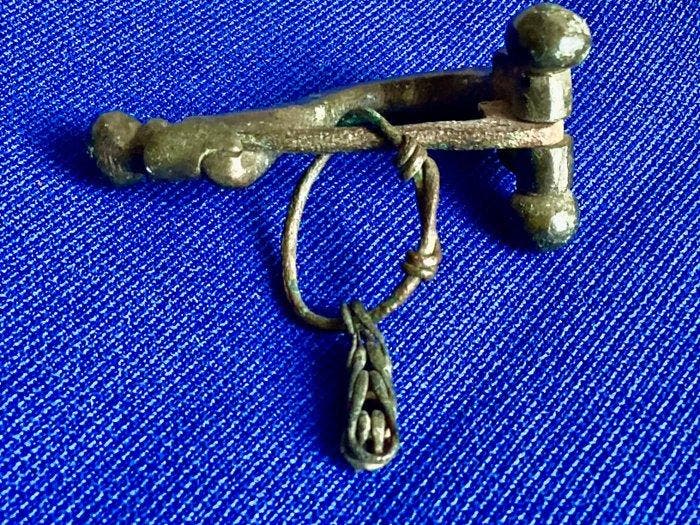 Oud-Romeins, Keizerrijk Brons Fibula - 20 mm, Antiquités & Art, Antiquités | Autres Antiquités