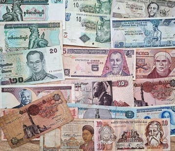Monde. - 100 Banknotes - Various Dates (Sans prix de, Timbres & Monnaies, Billets de banque | Europe | Billets non-euro