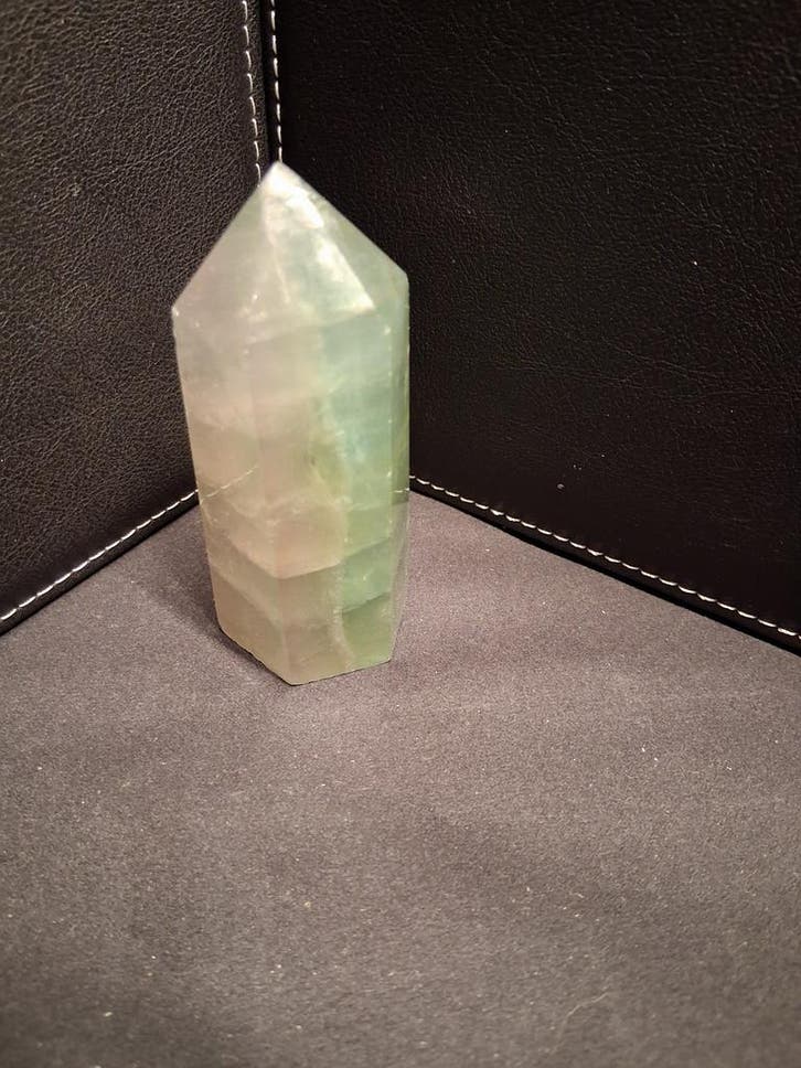 Bicolor fluorite Tower - 8.6 cm high - Fluorite crystal towe, Bijoux, Sacs & Beauté, Accessoires Autre, Envoi