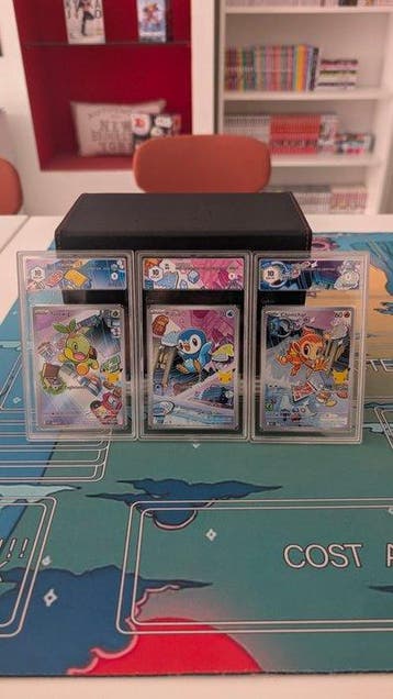 Pokémon - 9 Graded card - Charmander, Bulbasaur, Squirtle,, Hobby en Vrije tijd, Nieuw