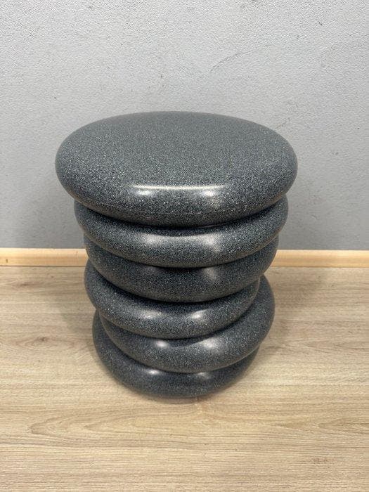 Wybelt - Kruk - kunststof - Wybelt design kruk, Antiquités & Art, Antiquités | Meubles | Chaises & Canapés