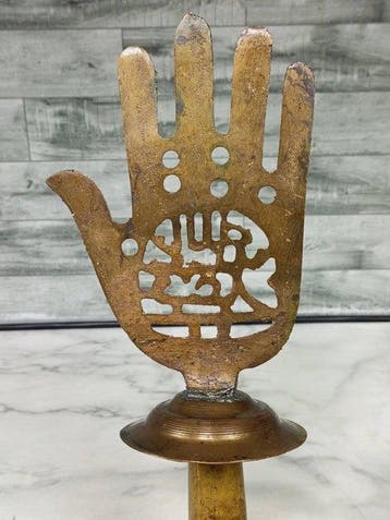 Rare Antique Handmade Bronze Pençe-i Âl-i Abâ in Ottoman, Antiek en Kunst