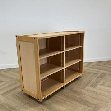 Klassehout verrijdbare schoolkast (hxbxd) 96x120x47 cm,, Huis en Inrichting, Gebruikt