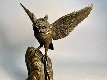 Beeld, Uil spreid zijn zijn vleugels - 23 cm - Brons, Antiek en Kunst