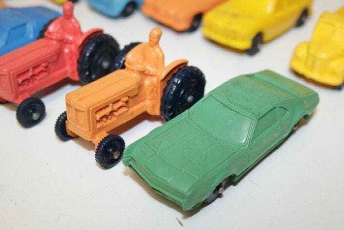 Tomte laerdal & Vinyl line plastic cars 1:43 - Modelauto, Hobby en Vrije tijd, Modelauto's | 1:5 tot 1:12