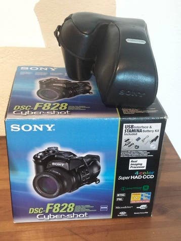Sony DSC-F828 - Carl Zeiss Vario-Sonnar T*-lens (f/2.0-2.8)