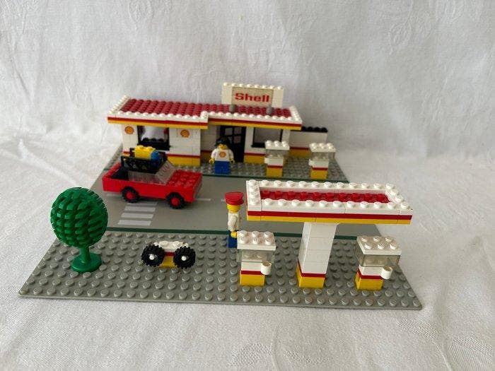Lego Set - 377 - Classic Town - Shell service station, Enfants & Bébés, Jouets | Duplo & Lego