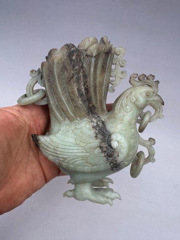 Beker - China - Finely carved - Lichtgroene en zwarte jade -
