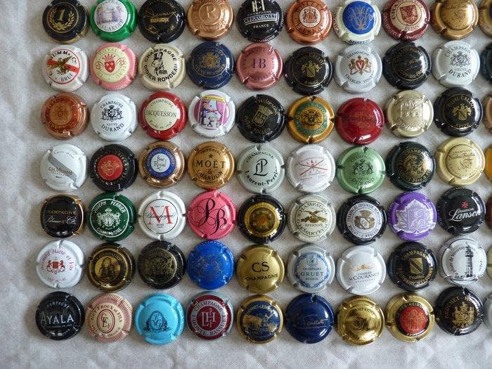 Themacollectie - 300 mooie champagnecapsules. - Mumm 2000,, Antiek en Kunst, Antiek | Speelgoed