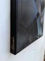 Sarah Schwarzl - Frequency GRAPHITE (Frame included)