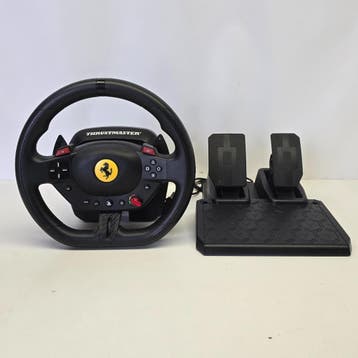 Thrustmaster T98 Ferrari 296 Race Stuur Incl. Pedalen, Games en Spelcomputers, Ophalen of Verzenden, Nieuw
