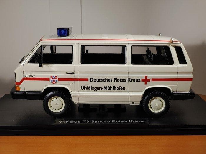 KK-Scale 1:18 - Modelbus - VW Bus T3 Syncro Rotes Kreuz -, Hobby en Vrije tijd, Modelauto's | 1:5 tot 1:12