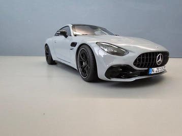 NZG 1:18 - Modelauto - Mercedes-AMG GT 43, Hobby en Vrije tijd, Nieuw