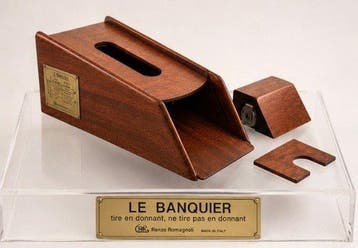 Renzo Romagnoli - Bordspel - Le Banquier - Hout