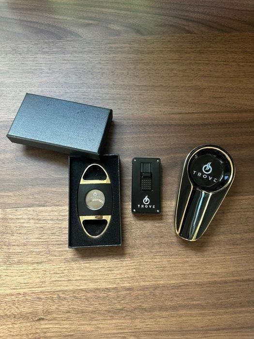 Trove - luxe set asbak knipper - Aansteker - Keramiek, Staal, Verzamelen, Rookartikelen, Aanstekers en Luciferdoosjes