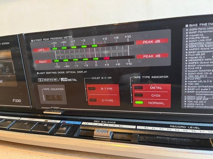 Aiwa - F330 Cassetterecorder-speler, Audio, Tv en Foto, Radio's