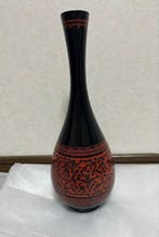 Vaas - Enkele bloemvaas  (Kagawa Shikki) — Kinma-nuri