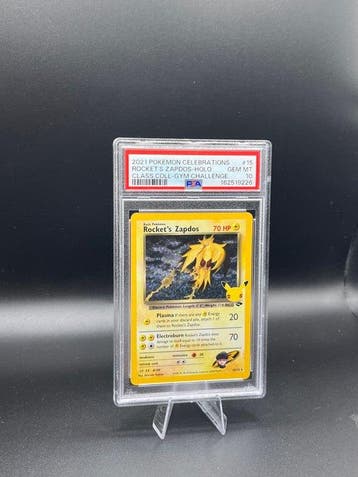 Pokémon - 1 Graded card - Rockets Zapdos 15 Celebrations