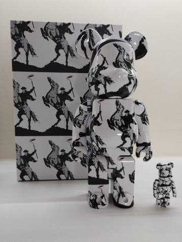 Banksy (1974) - Medicom Toy x Banksy - Be@rbrick 400% + 100%