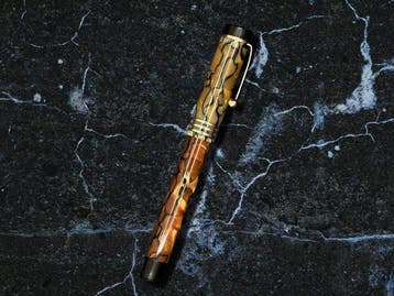Parker - Duofold Lucky Curve Deluxe Black & Pearl - 18K Gold, Verzamelen, Nieuw