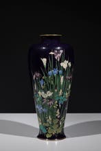 Vase - Émail, Un vase cloisonné élégant représentant une