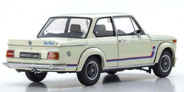 Kyosho 1:18 - Voiture de sport miniature - BMW 2002 Turbo