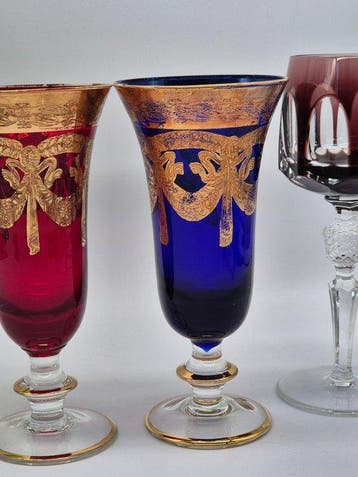 Kristallglas-Set – 4-teiliges Set aus farbigen Römergläsern