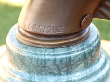 After Lalique - sculptuur, Bronzen Art Deco sculptuur -