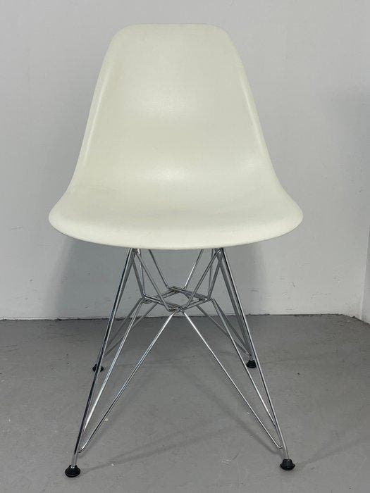 Vitra - Charles & Ray Eames - Stoel - DSR - Plastic, Staal,, Antiek en Kunst, Antiek | Meubels | Stoelen en Sofa's