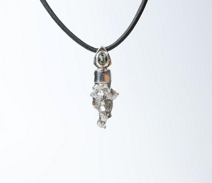 Moldaviet / Meteoriet Campo del Cielo Hanger / nieuw - 2.82, Verzamelen, Mineralen en Fossielen