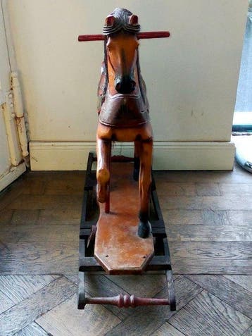 Cheval à bascule - Antikes Schaukelpferd aus Holz –