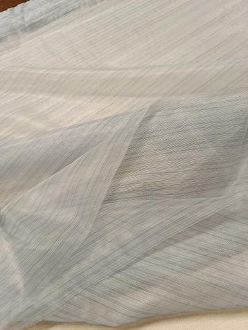 Stupenda organza grigia a sottili righe blu - Gordijnstof -