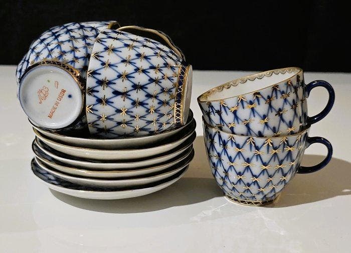 Lomonosov Imperial Porcelain Factory - A.Yatskevich -, Antiquités & Art, Antiquités | Meubles | Tables