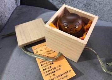 Japanse Daruma houten kogo wierookdoos, met de hand