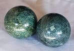 Sphères polies en Jade.- 1068 g - (2)